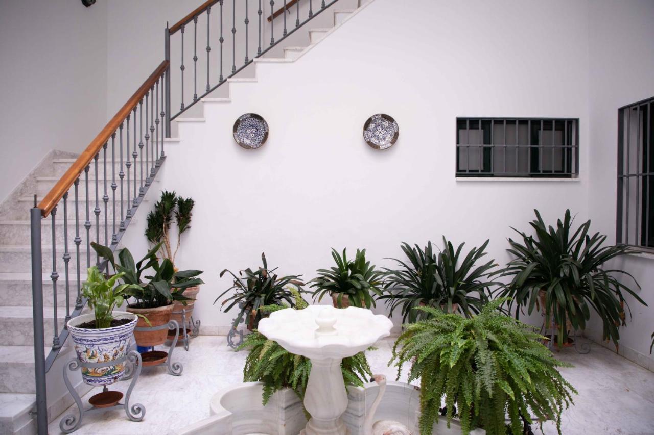 Gy En Casa Sevillana Junto A Setas Sevilha