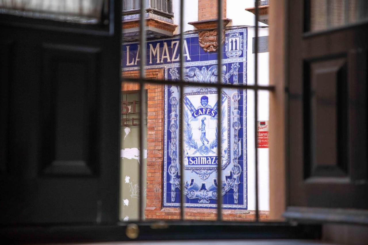 Gy En Casa Sevillana Junto A Setas Sevilha